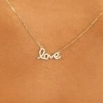 Cursive Diamond Love Necklace - 图片 7