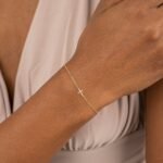 Dainty Sideways Diamond Cross Bracelet - 图片 5