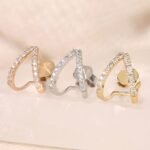 Natural Diamond Arrow Huggie Studs - 图片 3
