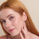 Natural Diamond Clover Huggies - 图片 3