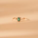 14K Solid Gold Mini Emerald and Diamond Engagement Ring - 图片 3