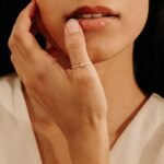 14K Solid Gold Petite Natural Diamond Star Ring - 图片 2