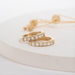 Solid Gold Natural Diamond Huggies - 图片 3
