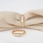 Solid Gold Mini Baguette Hoop Earrings - 图片 3