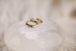 Solid Gold Single Natural Diamond Huggies - 图片 2