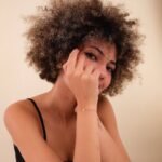 Solitaire Diamond Hamsa Bracelet - 图片 4