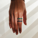18K Solid Gold Emerald Half Eternity Band - 图片 5