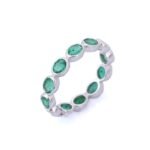 14K Solid Gold Emerald Eternity Band - 图片 2