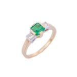 14K Solid Gold Emerald Ring - Image 2