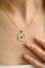 14K Solid Gold Centered Ruby Halo Diamond Striped Medallion Coin Pendant - 图片 2