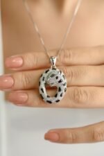 14k Solid White Gold Panther Diamond Onyx Pendant - 图片 2