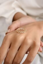 14K Solid Gold Heart Shape Rainbow Moonstone Band - 图片 2