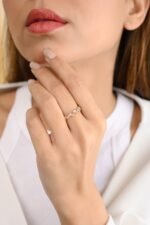 14K Solid Gold Heart Shape Rainbow Moonstone Band - 图片 5