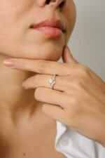 18k Gold Heart Shaped Diamond Chevron Ring - Image 6