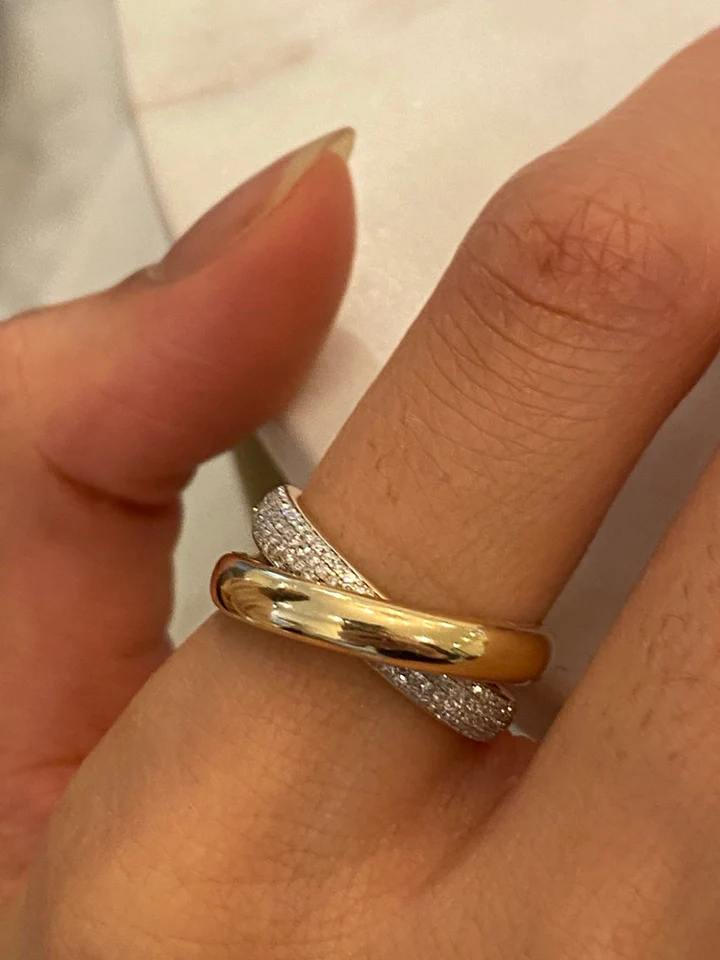 400548_00052b88f8034276aa0d78eaeec1bbecmv2.webp Double Crisscross Gold And Natural Diamond Ring - Image 1