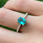 18K 纯金祖母绿椭圆形单石戒指