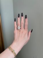 8.5 Carat Crushed Ice Hybrid Oval Cut Moissanite 4-Prong Hidden Solitaire Ring - 图片 4