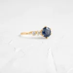 18K Solid Gold Round Cut Blue Sapphire Ring - 图片 4