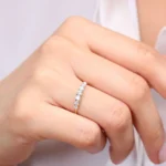 14K Gold 7 Stone Diamond Graduated Wedding Ring - Image 2