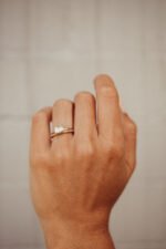 18K Solid Gold Emerald Cut 4-Prong East West Moissanite Solitaire Engagement Ring - 图片 2