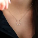 18k Natural Diamond Large Horseshoe Necklace - 图片 2