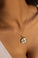 18k Solid Gold Mother Of Pearl Pendant/Natural Diamond Accents/Pearl Medallion Pendant  Charm - 图片 3