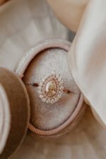 14k 纯金光环莫桑石钻石戒指