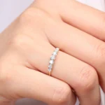 14K Gold 7 Stone Diamond Graduated Wedding Ring - Image 3