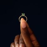 18K Solid Gold Solitaire Emerald Ring - 图片 3