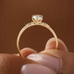 Poppy Seed Ring, 0.41ct. Round Cut Diamond Moissanite Ring - 图片 3