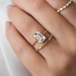 Filament Ring, Emerald Cut Moissanite Diamond 18karat Gold Ring - 图片 2