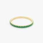 18K纯金圆形祖母绿永恒戒指