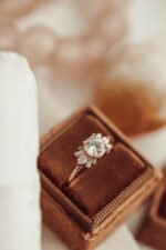 18K Solid Gold Lab-Grown Diamond Marquise Ring - 图片 2
