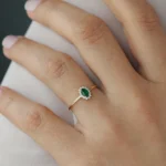 18K Solid Gold Emerald with Halo Diamonds Ring - 图片 2
