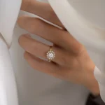 Helio 戒指, 0.7ct.圆形切割钻石莫桑石订婚戒指