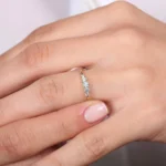 14K Gold 5 Stone Graduating Diamond Wedding Ring - Image 2