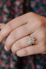 The Ray 1.11 ct Oval Moissanite Diamond Ring 18karat Gold - 图片 2