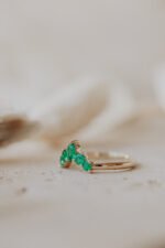 18K Solid Gold Emerald Tracer Band - 图片 2