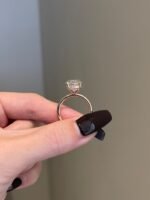 8.5 Carat Crushed Ice Hybrid Oval Cut Moissanite 4-Prong Hidden Solitaire Ring - 图片 5