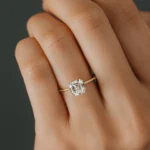 18K 纯金 Whisper Ring, 1.5ct.方形切割莫桑石钻石戒指