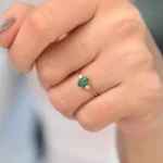 18K Solid Gold Oval Shape Emerald and Diamond 3 Stone Ring - 图片 6