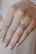 18K Solid Gold The Stella 1.14 ct Round Light Blue Sapphire Halo Ring - Image 4