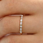14K Alternating Baguette and Round Natural Diamond Wedding Ring - 图片 4