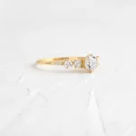 Coda Ring, 0.5ct. Round Cut Diamond Moissanite Ring - 图片 6
