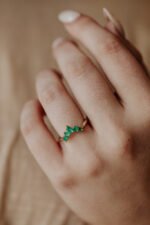 18K Solid Gold Emerald Tracer Band - 图片 3