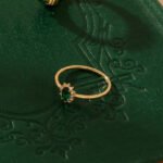 18K Solid Gold Minimalist Emerald Oval Ring - 图片 3