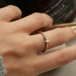 14K 纯金长方形和圆形钻石蝴蝶结戒指
