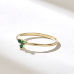 18K Solid Gold Minimalist Emerald Trio Ring - 图片 4
