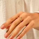 14k 纯金天然钻石 V 形戒托 | 女士 V 形结婚戒指