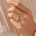 簇状天然钻石拱形戒指 | 18K 纯金弧形结婚戒指，女士专用